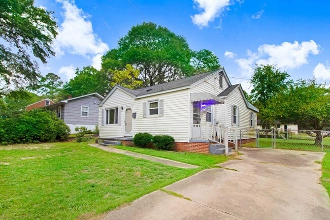 Photo - Beautifully Remodeled-3Bd, 1 and 1/2 Ba wi...