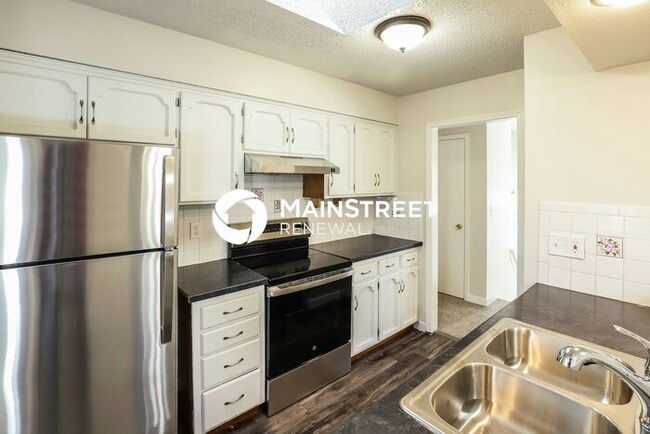 4 Bedroom Pet-Friendly Home in KANSAS CITY, MO with Main Street Renewal