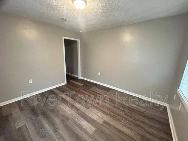 Building Photo - 3020 Sinclair St