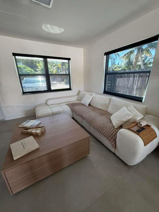 Photo - 2623 Thomas St