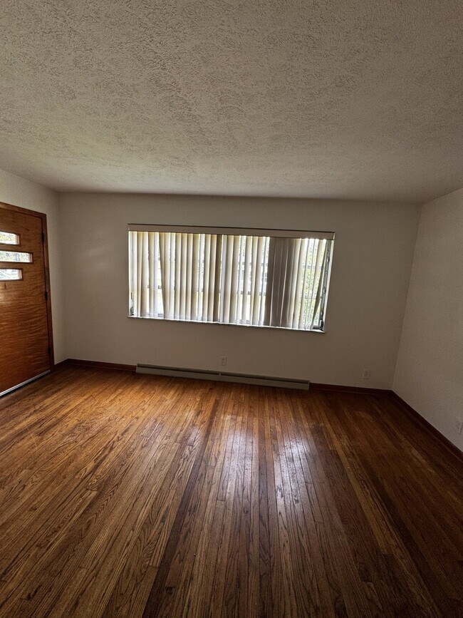 12-14 Grove Ct Unit 25 Grove Court
