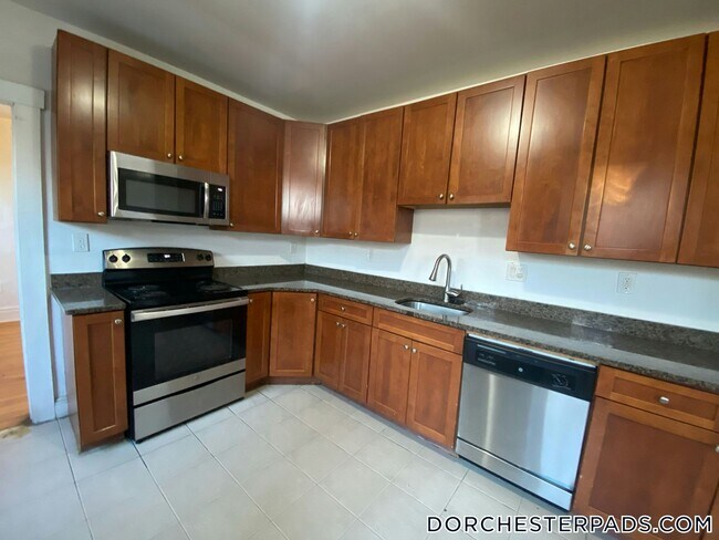 Building Photo - 26 Schuyler St Rental