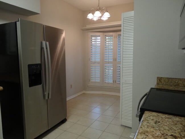 864 Augusta Dr Unit 208