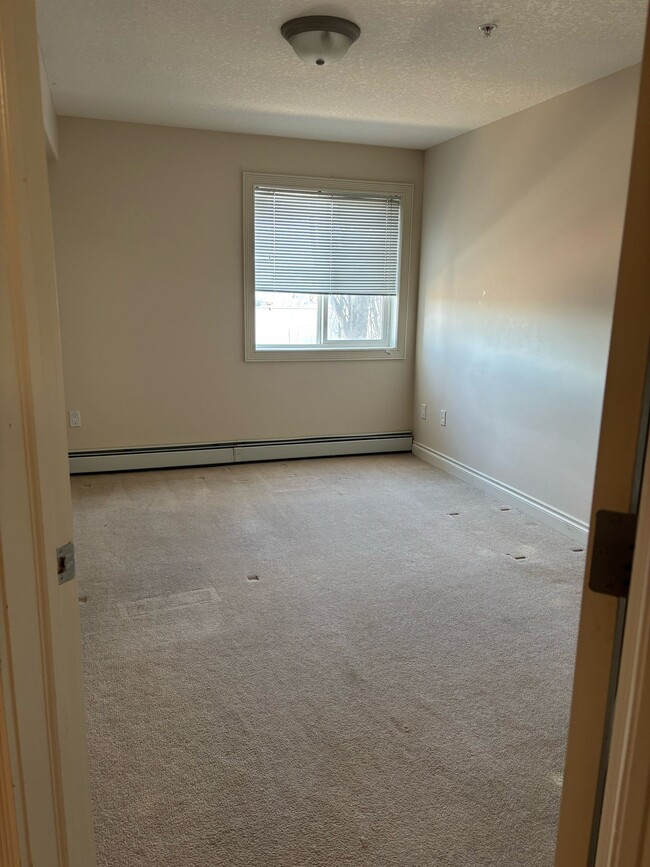 Photo - Mainstreet Manor 4910 50 St Unit MM-203