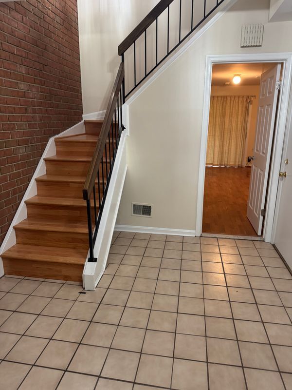 Photo - 725 Twin Holly Ln