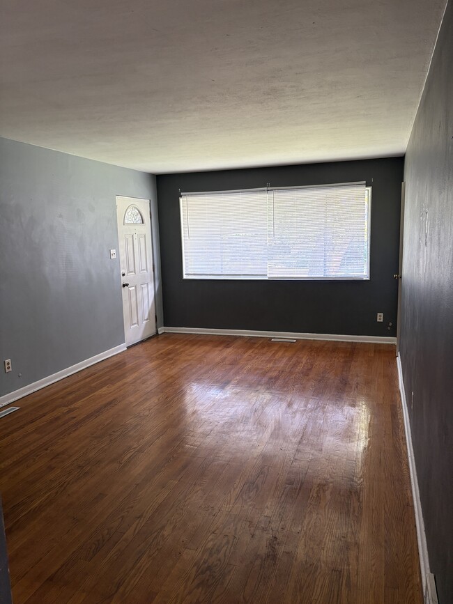Living Room - 1728 Roosevelt St