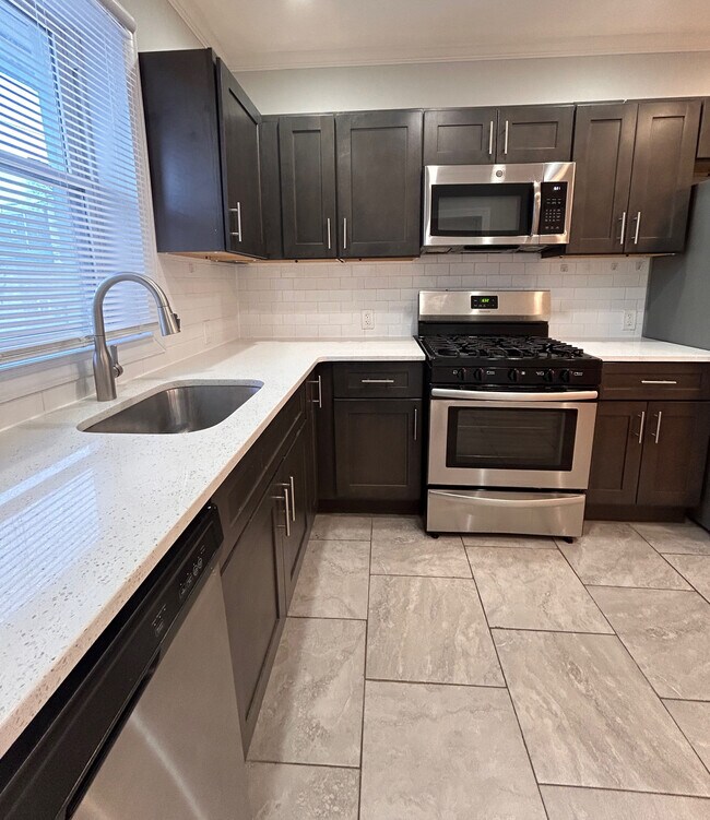 Photo - 2009 N Wanamaker St