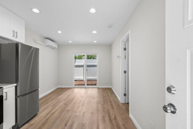 1745 W 39th St