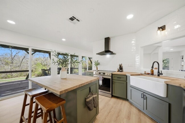 Photo - 8052 Perry Ln