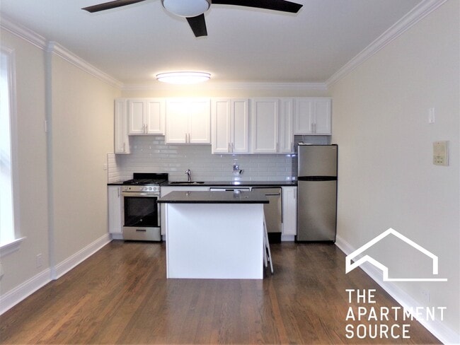 Building Photo - 918 Green Bay Rd