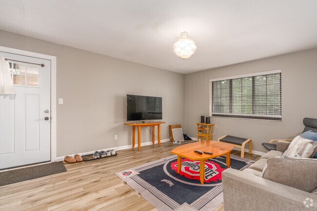 2BR, 1BA - 1,038SF - Living Room - Ravine Flats at Iuka