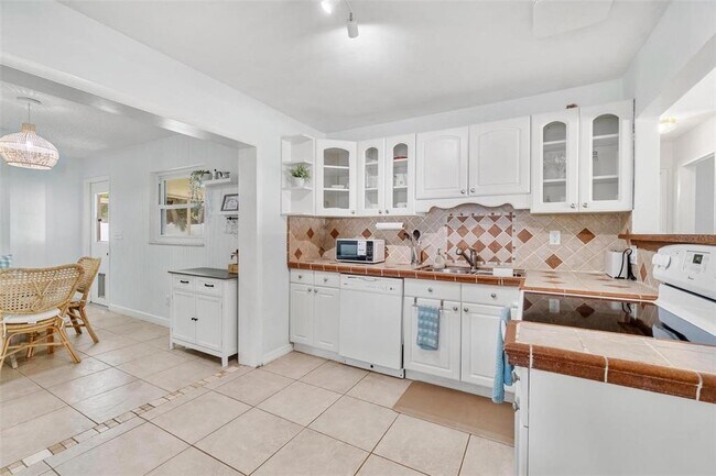 Photo - 6841 13th St N