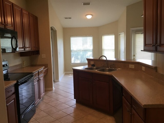 Photo - 2024 Chaucer Ln