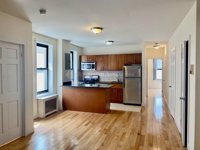 Photo - 686 W 204th St Apartamento Unidad 4H