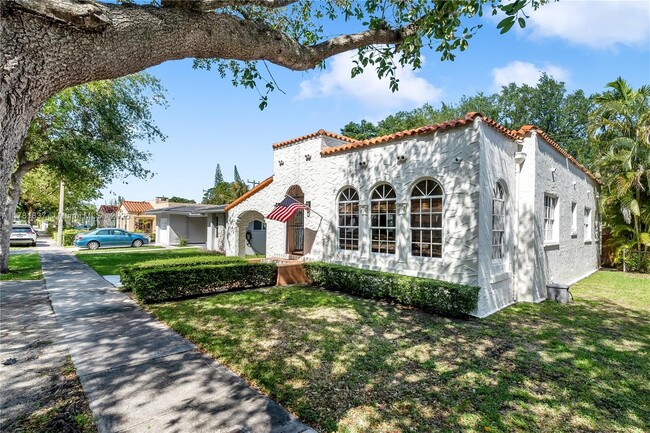 Photo - 829 Lorca St