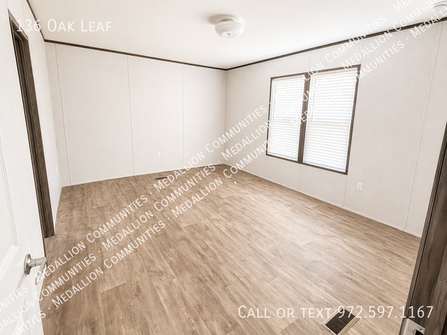 Photo - 136 Oak Leaf