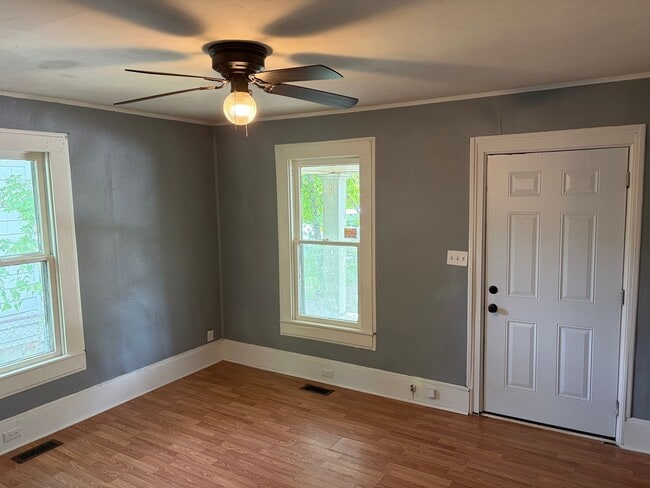 Photo - $900 move in special!