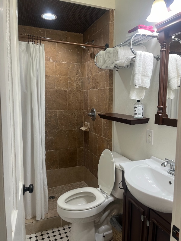 Photo - 832 Touro St