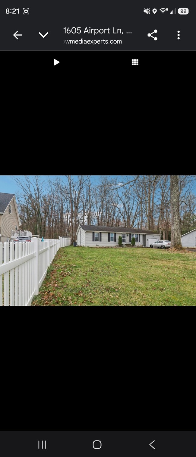 Photo - 1605 Airport Ln