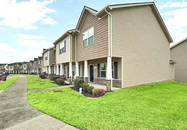Photo - 1700 Sprucedale Dr