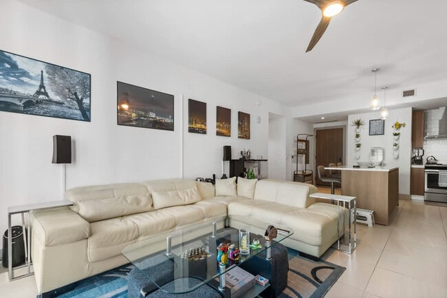 Photo - 298 SE 2nd Ave Unidad SI ID1461659P