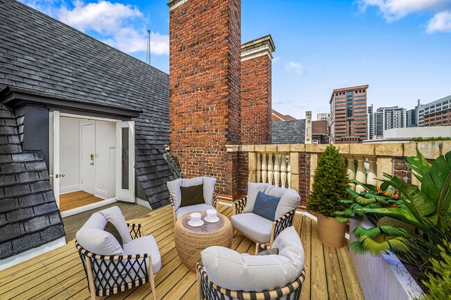 Photo - 81 Peachtree Pl NE