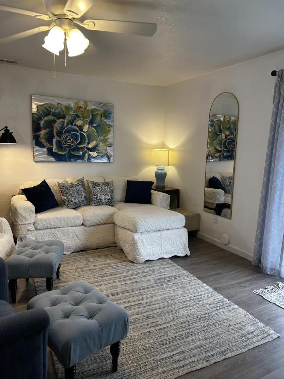 Photo - 563 Primrose Dr