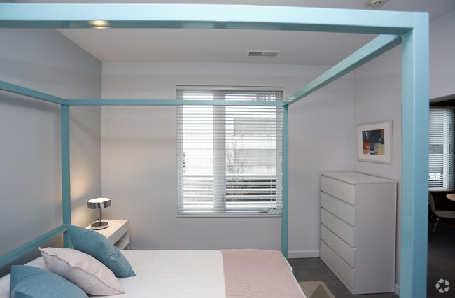 Bedroom/1BR, 1BA - 834 SF