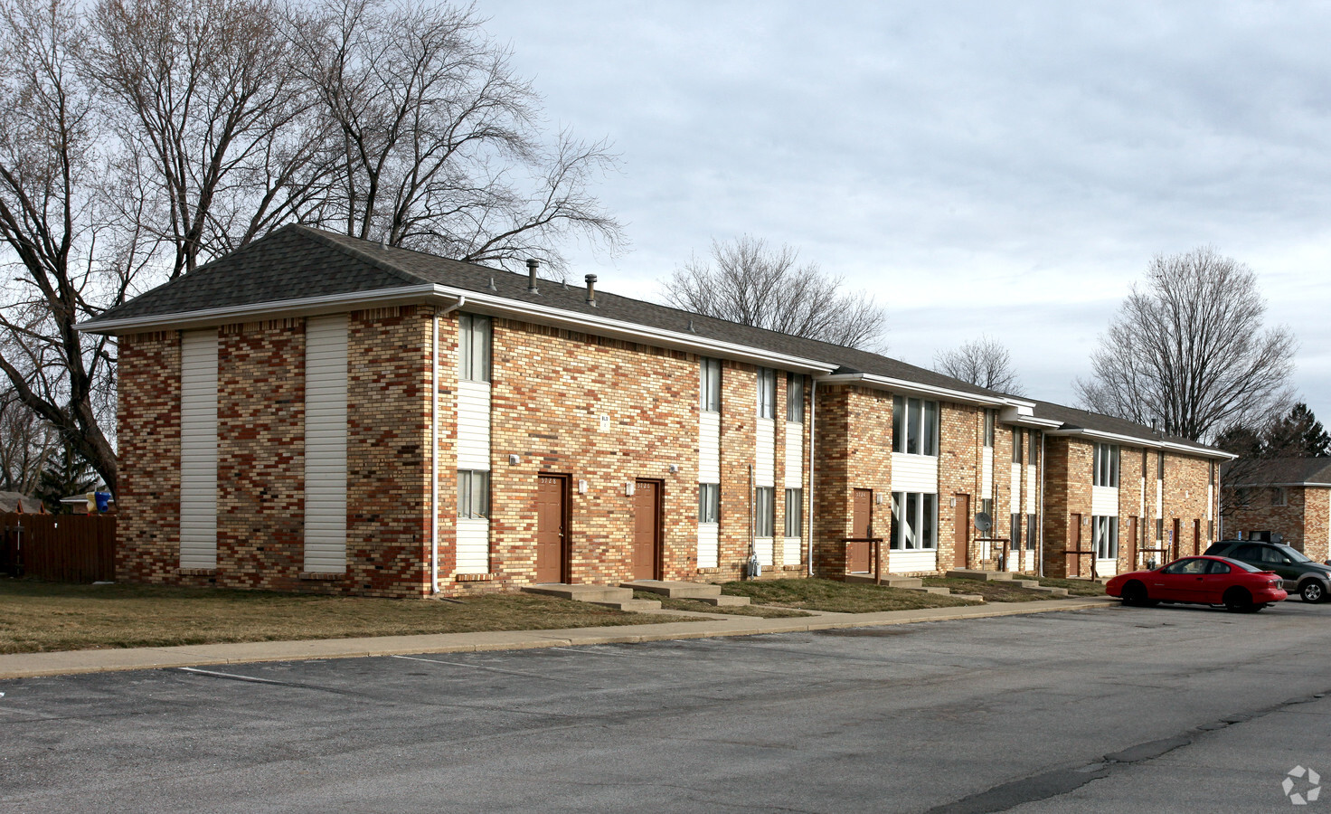 Cloverleaf Apartments & Townhomes - Cloverleaf Apartments & Townhomes