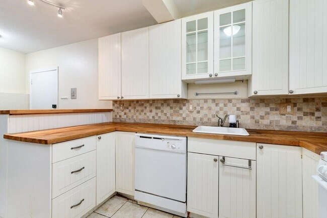 Photo - 980 Plain St Unit 12