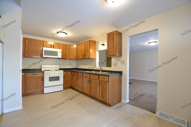 Photo - 215 N Broadway St