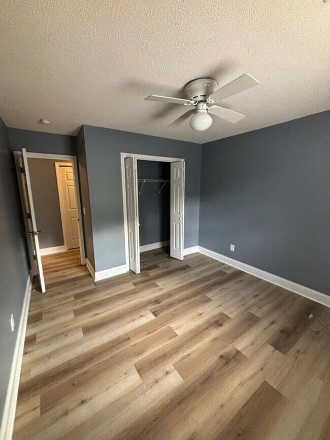 Photo - 864 Burnside Dr