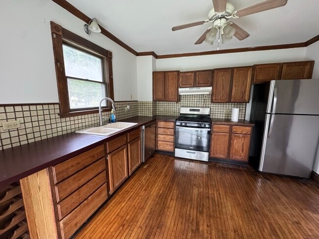 Photo - 440 Ingalton Ave