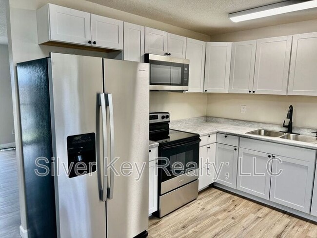 Photo - 206 Riggs St