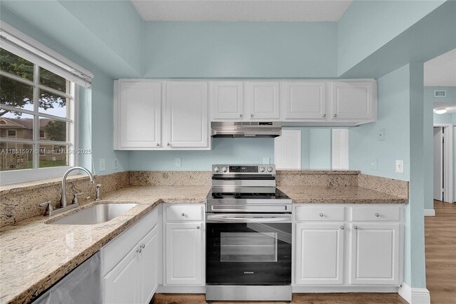 Building Photo - 2331 NW 96th Terrace Unit 17N Rental