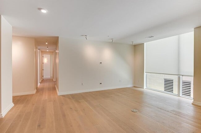 Photo - 1010 W 10th St Unit 203