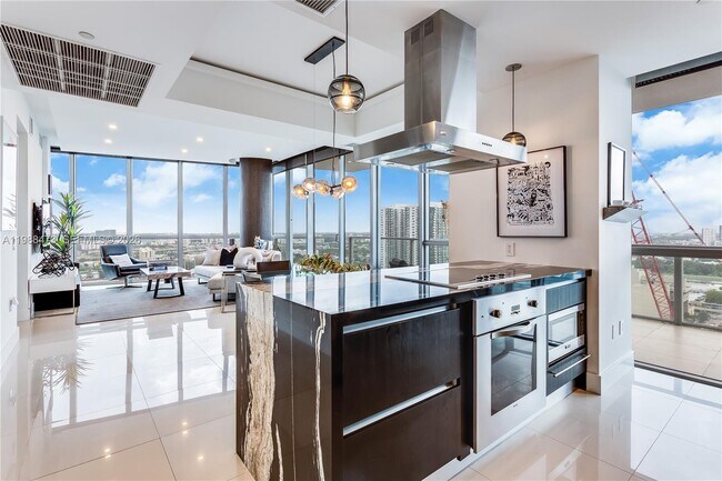 Photo - 1100 Biscayne Blvd Unidad 2708