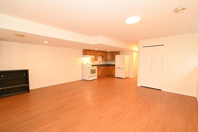 Photo - 2180 Victoria St