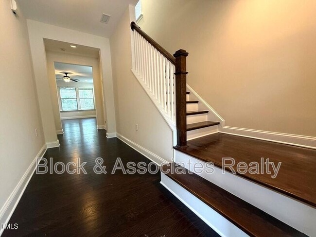 Photo - 238 Begen St