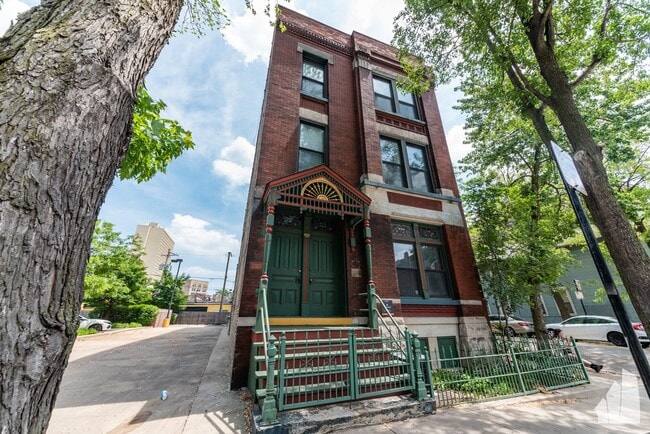 Building Photo - 1101 N Marshfield Ave Unit 3R