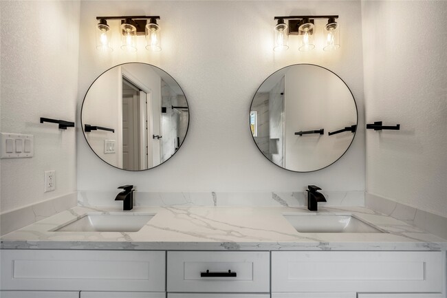 Building Photo - 3923 Alsace St