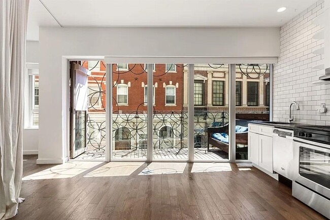 Photo - 126 Salem St