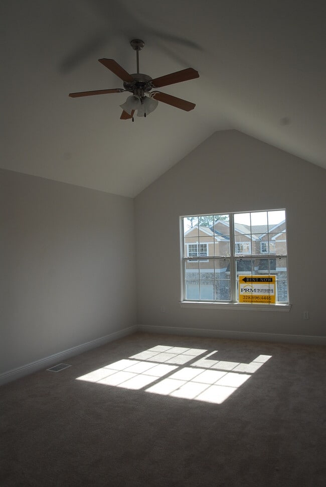 3460 Riverbend Cv