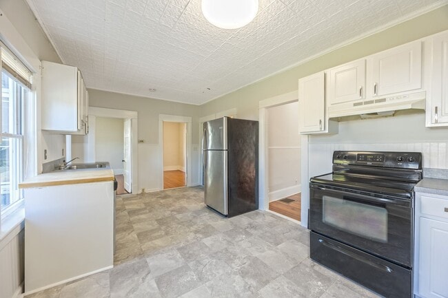 Photo - 182 Narragansett Blvd Unit First Floor