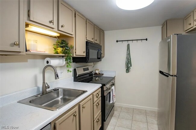 Kitchen - 4849 Grace Rd Unit Tudor House
