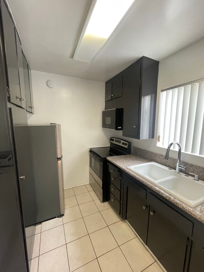 Photo - 960 Larrabee St