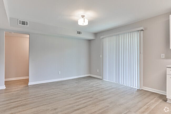 2BR, 2BA - 1,300 SF