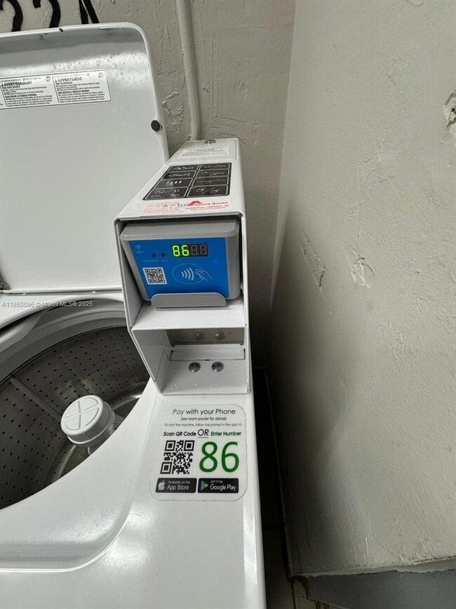 Photo - 555 NE 15th St Unidad 25G