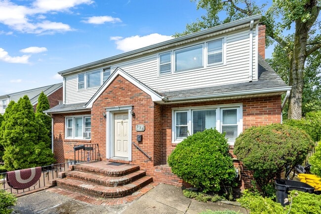 335 10th St Unit 2nd floor