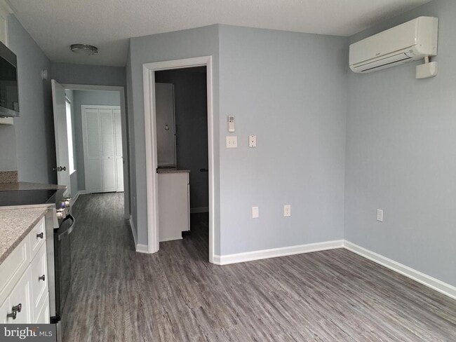 Building Photo - 353 Savannah Rd Unit 1